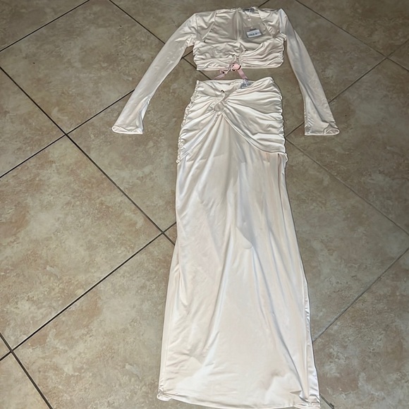 Long Sleeved ruched Two Piece Set - Picture 3 of 6